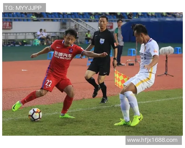 激战正酣重庆斯威迎战广州恒大足球直播精彩不断不容错过